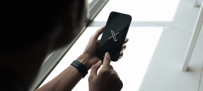 Le r&eacute;seau social X lance aux Etats-Unis un compte r&eacute;mun&eacute;r&eacute; avec carte Visa et service de paiement instantan&eacute;, r&eacute;serv&eacute; aux abonn&eacute;s X Premium
