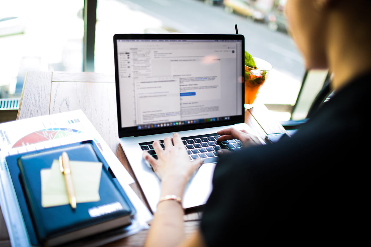 Licencié par son supérieur après un mail de critiques, sa liberté d'expression est jugée irrecevable par la Cour de cassation