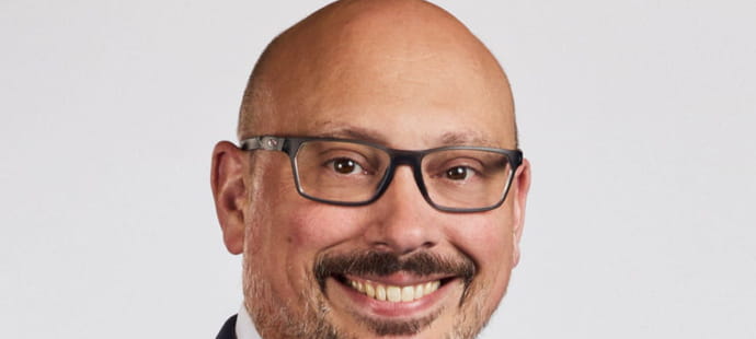 Alex Schultz (CMO de Meta)&nbsp;:&nbsp;"L'IA va donner des super-pouvoirs aux PME et forcer les grandes agences pub &agrave; se r&eacute;inventer"