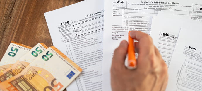 Un rapport s&eacute;natorial pr&eacute;conise la suppression des imp&ocirc;ts de production et de la surtaxe d'imp&ocirc;t sur les soci&eacute;t&eacute;s