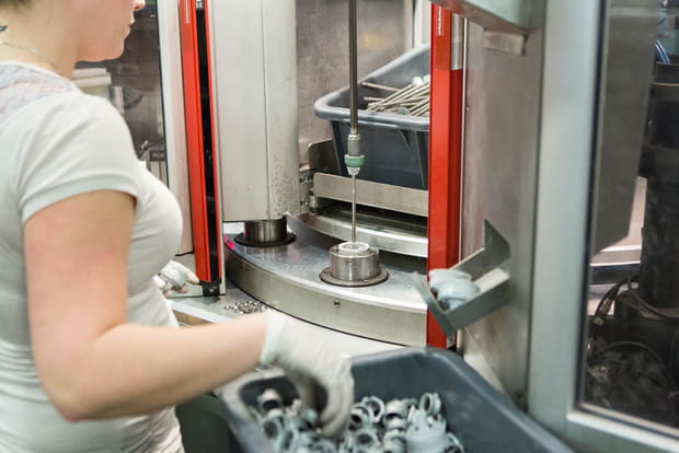 8 personnes travaillent sur la fabrication de la mouture