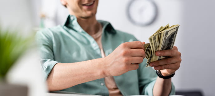 Cette nouvelle directive europ&eacute;enne qui arrive en 2026&nbsp;peut obliger votre patron &agrave; vous augmenter