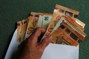 Un virement exceptionnel de 250&nbsp;euros arrive sur le compte en banque de 2,3&nbsp;millions de Fran&ccedil;ais