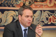 xavier bertrand, ministre du travail et de l'emploi