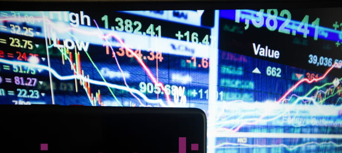 Vivendi est en croissance, port&eacute; par Lagard&egrave;re, avant la scission pr&eacute;vue en d&eacute;cembre