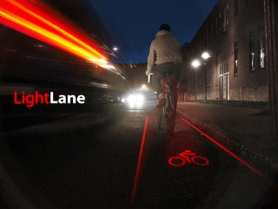 la piste cyclable est projetée à même la route.