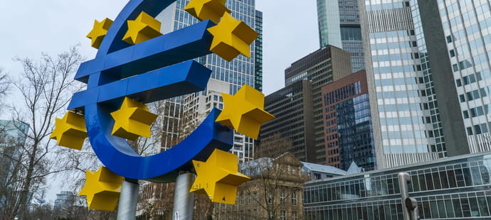 La BCE juge souhaitable la cr&eacute;ation de banques transfrontali&egrave;res en Europe