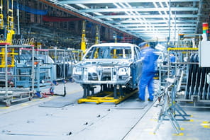 Renault conditionne plus de 10&nbsp;milliards d'euros d'investissements en France &agrave; la stabilit&eacute; politique et sociale