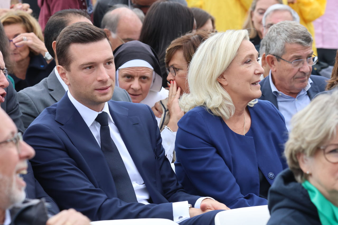 Jordan Bardella annonce des plaintes contre Mediapart après la publication d'une enquête l'accusant de propos antisémites