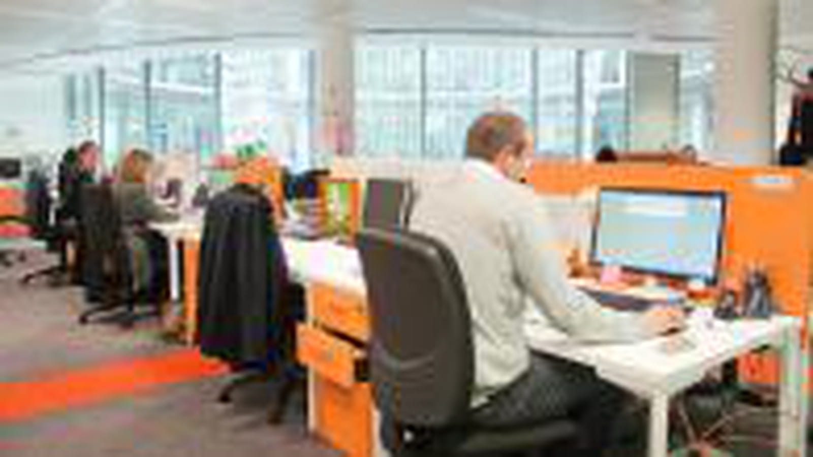 700 employés