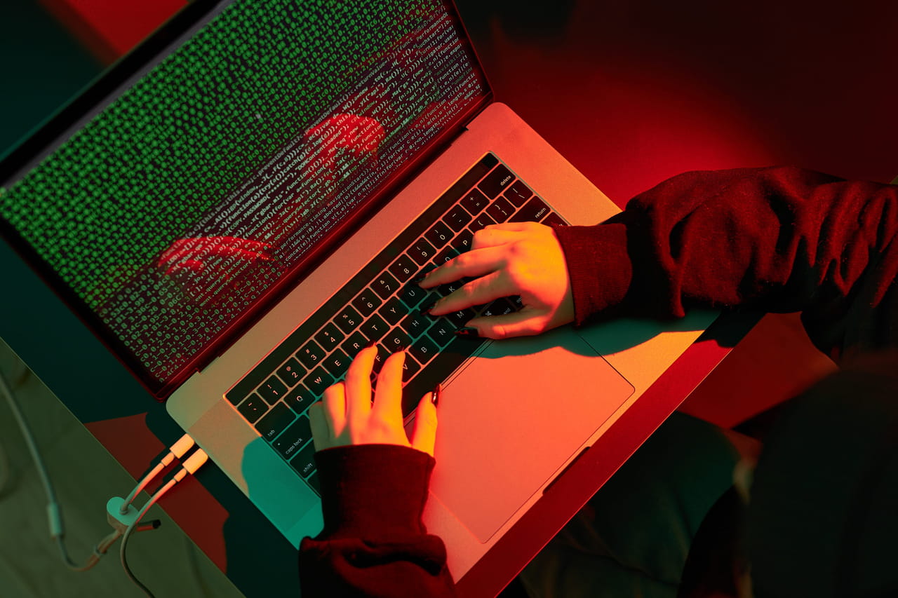 Plus d'une centaine d'entreprises de la Tech appellent à une "réponse mondiale" face aux cyberattaques IA