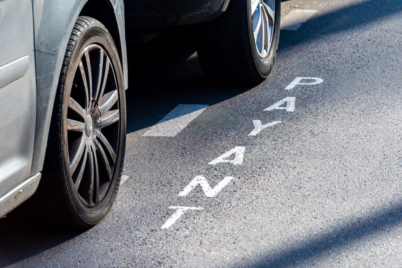 Ces places de stationnement vont disparaître partout en France, voici par quoi elles vont être remplacées