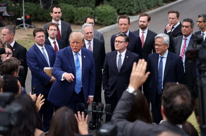 Donald Trump annonce un accord "moralement contraignant" d'autor&eacute;gulation des firmes am&eacute;ricaines d'IA