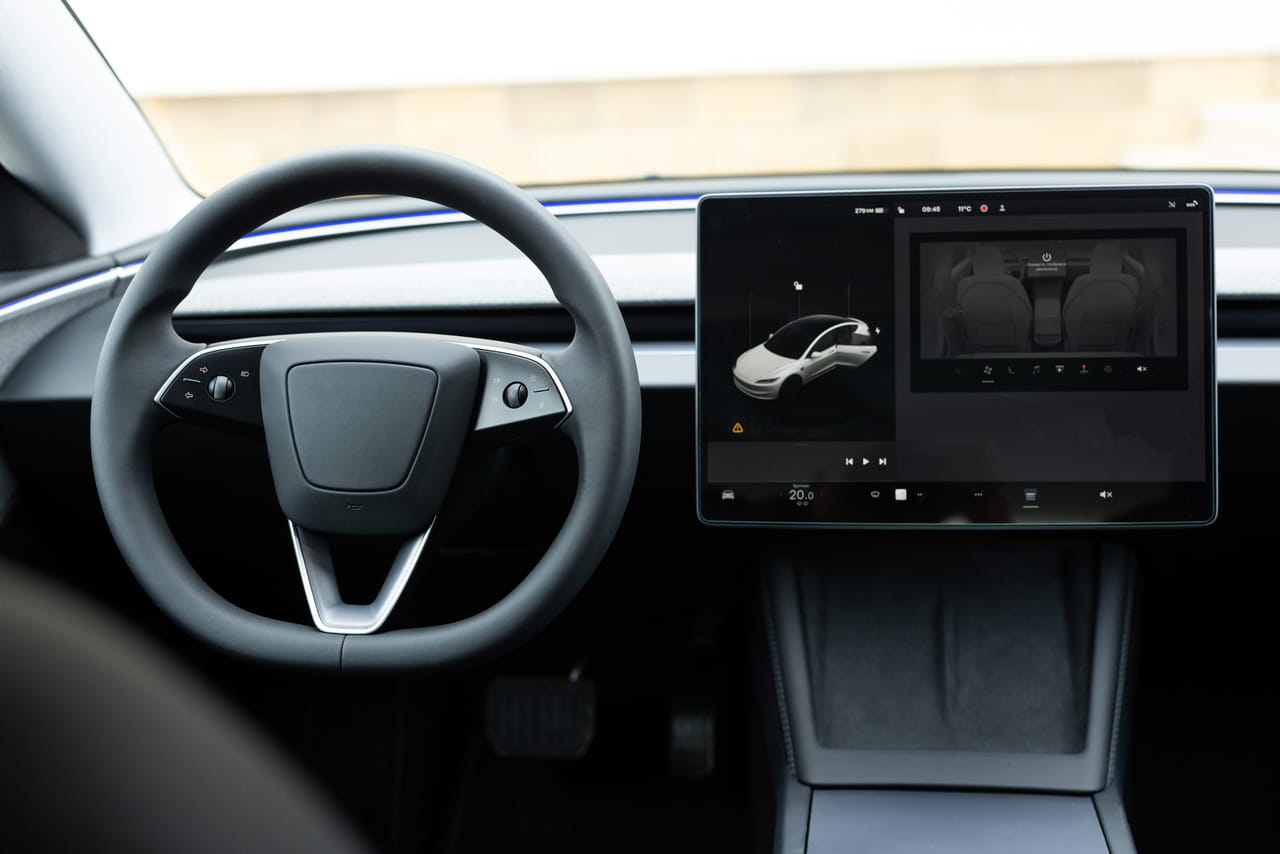 La France autorise les essais sur route de la conduite autonome supervisée de Tesla