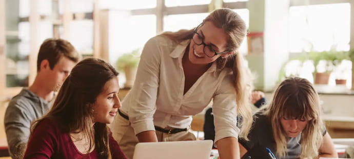 5&nbsp;500&nbsp;euros par mois&nbsp;: dans ces &eacute;coles, ces professeurs du secondaire sont les mieux pay&eacute;s pour enseigner les mati&egrave;res aux enfants