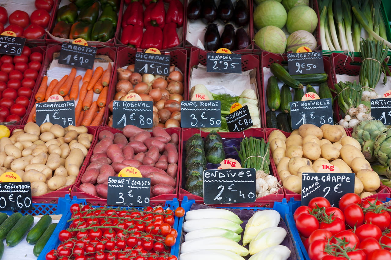 Les commerçants mentent : un tiers des fruits et légumes français achetés sur les marchés ne le sont pas vraiment
