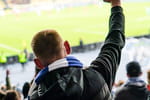 Un supporter de football est licencié pour faute grave après un salut nazi en tribune, il conteste et la justice tranche