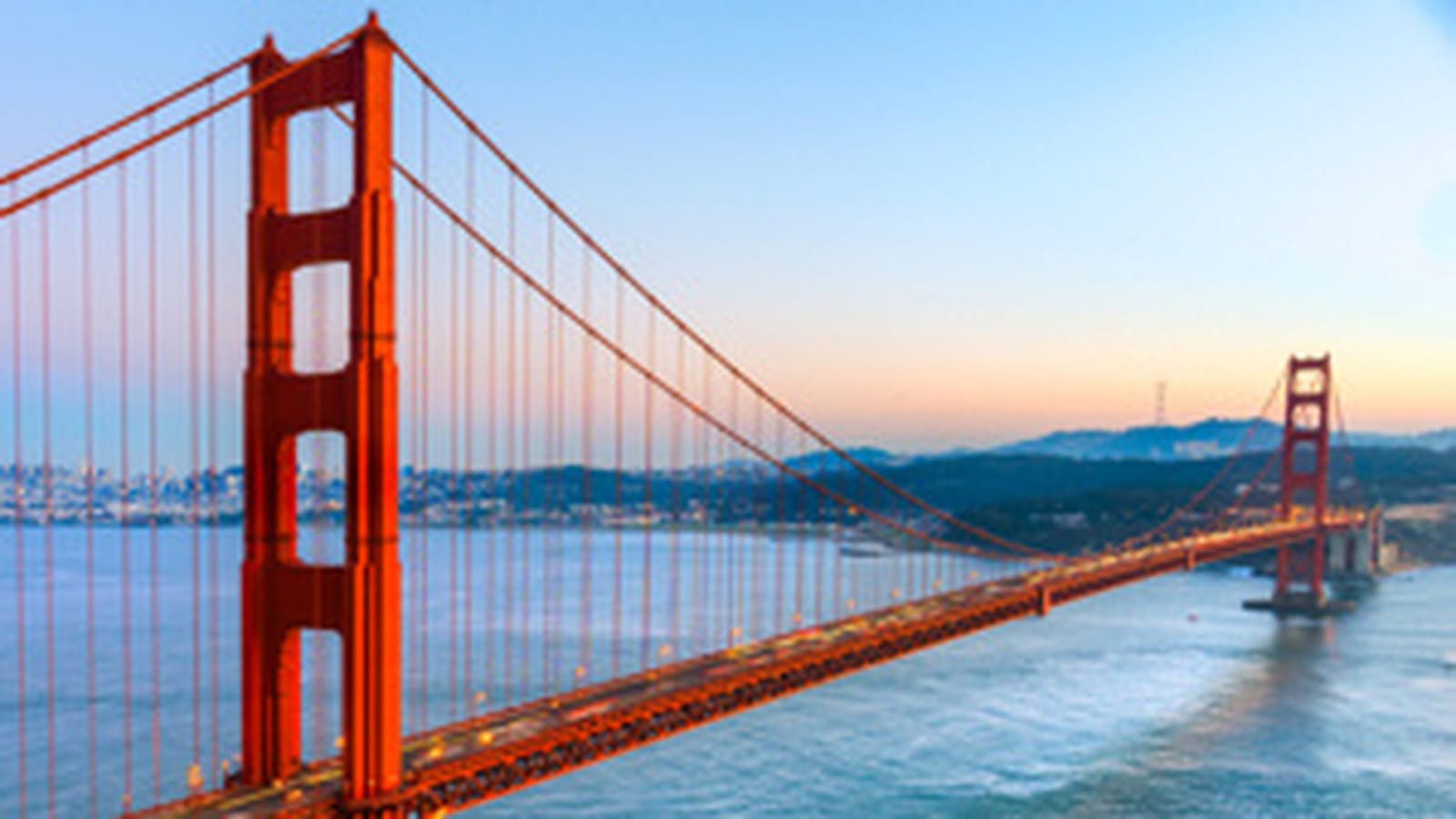 Voitures sur un pont