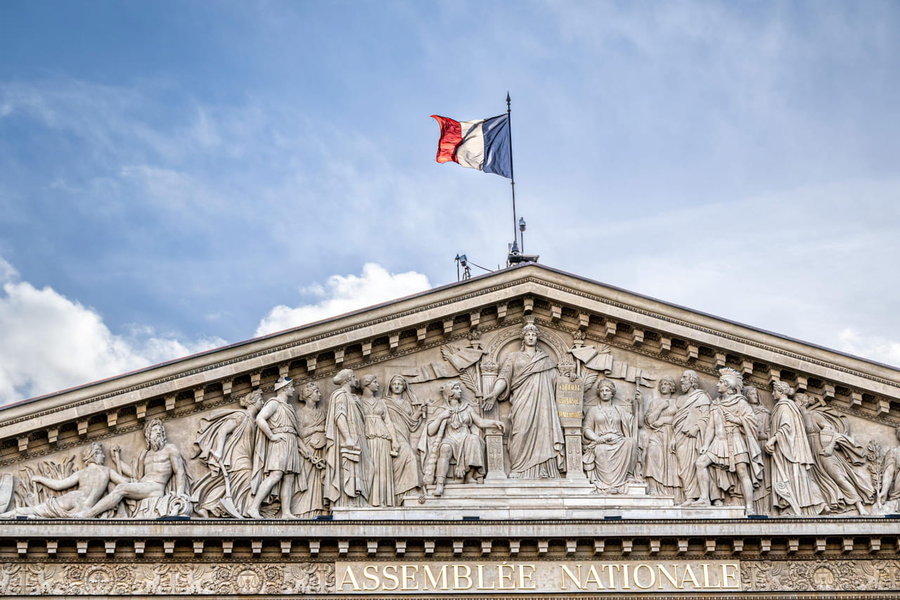 Budget 2026 : la fiscalité du travail s'allège, l'examen de la taxe Zucman repoussé