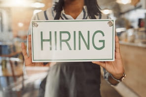 Les cr&eacute;ations d'emplois dans le secteur priv&eacute; aux Etats-Unis ralentissent &agrave; 98&nbsp;000&nbsp;en juin 2026