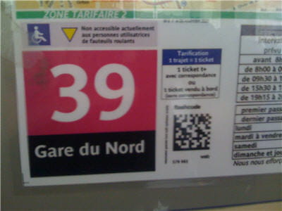 sur le plan des lignes de bus, on trouve désormais ces flashcodes, sorte de code