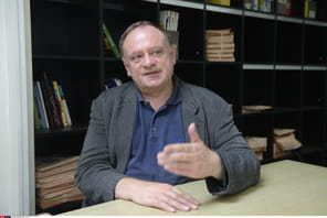 Jean-Marc Daniel explique comment la dette publique transf&egrave;re des ressources des pauvres vers les riches