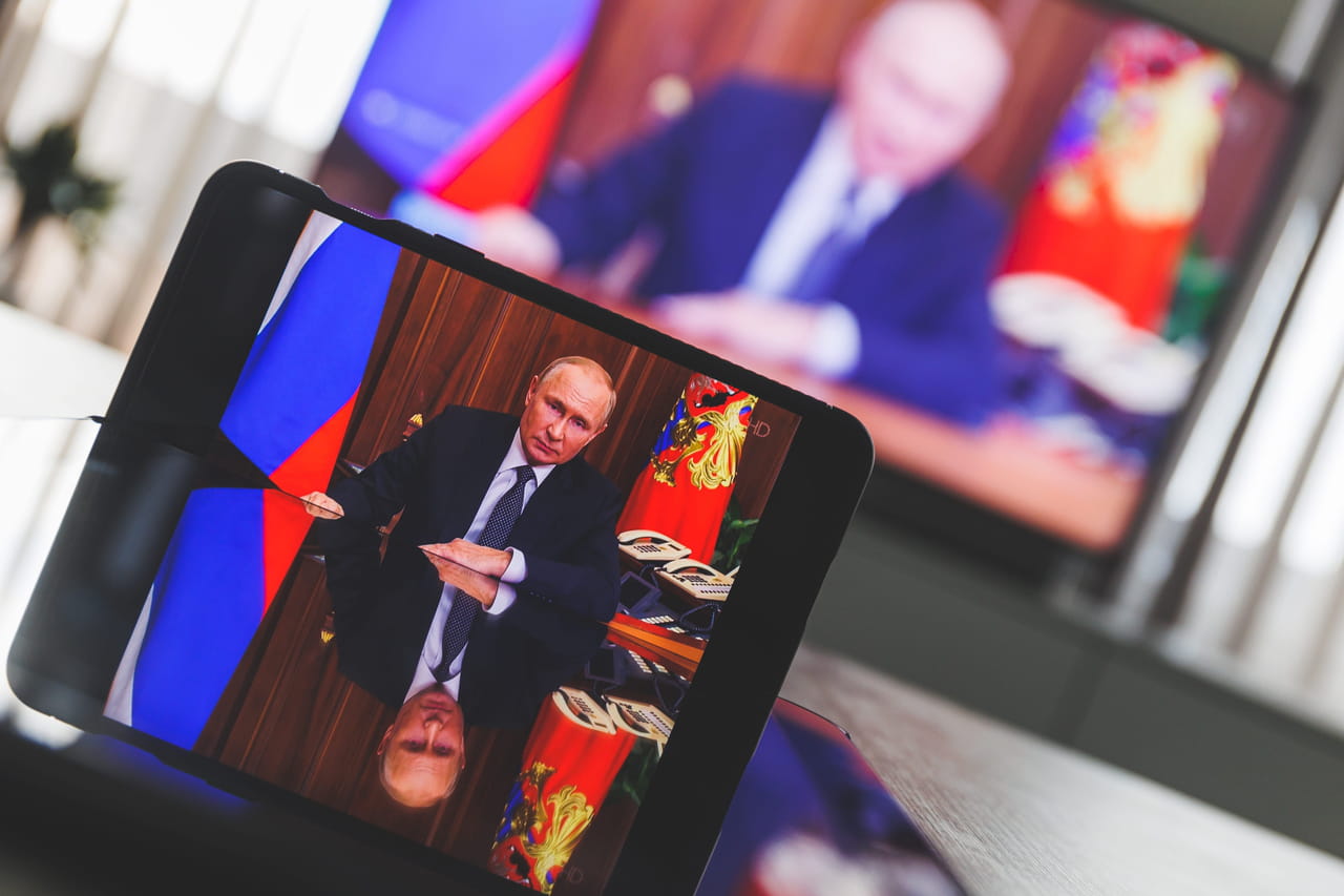 La Russie dénonce comme une "persécution politique" l'arrêté d'expulsion pris par la France contre la chroniqueuse russe Xenia Fedorova