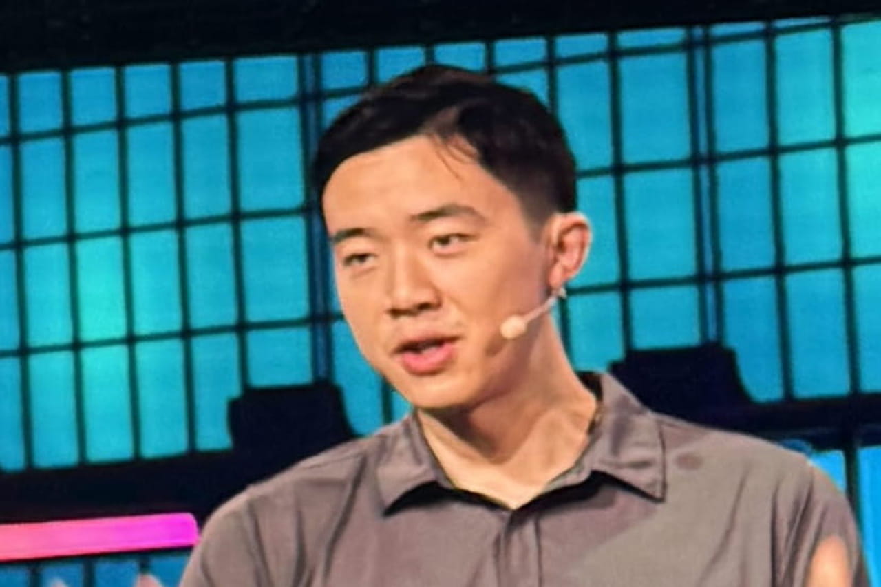 Jesse Zhang (Decagon) : "Decagon lève 250 millions de dollars en série D pour transformer le support client à l'ère des concierges IA"