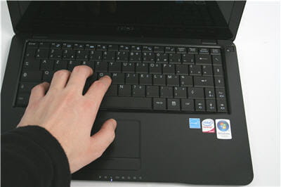l'apparence de l'appareil rappelle étrangement celle du macbook air d'apple