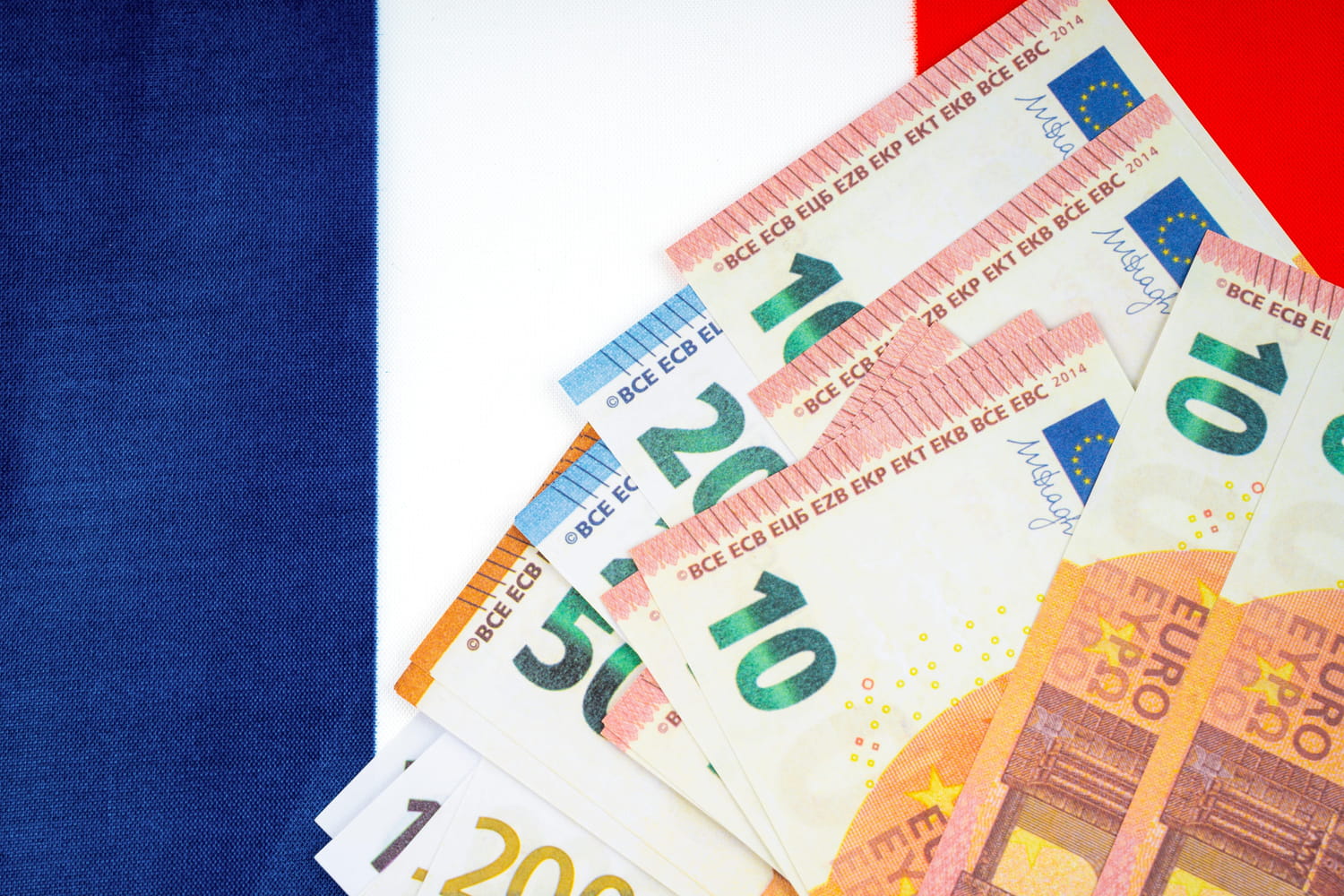 Sébastien Lecornu annonce un plan visant à réduire de 300 millions d'euros les dépenses de communication de l'Etat