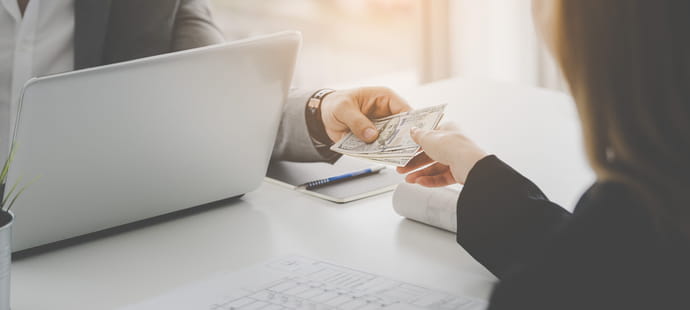 Sous-pay&eacute;e car elle n'avait pas le dipl&ocirc;me requis, cette salari&eacute;e fait plier son employeur devant la Cour de cassation