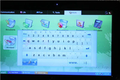 un clavier virtuel, pratique car assez grand