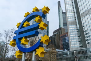 La BCE juge souhaitable la cr&eacute;ation de banques transfrontali&egrave;res en Europe