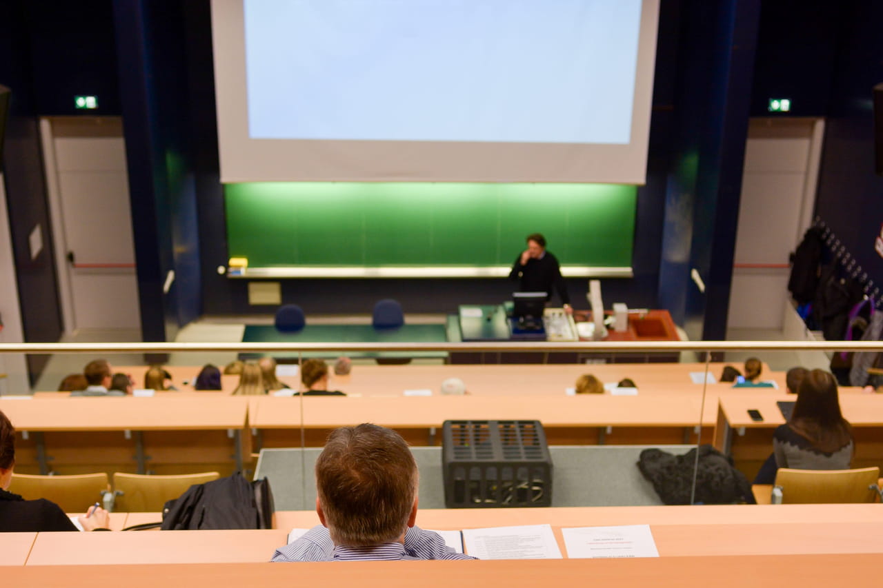 Le gouvernement appelle à la reprise des cours et maintient le dialogue avec les organisations