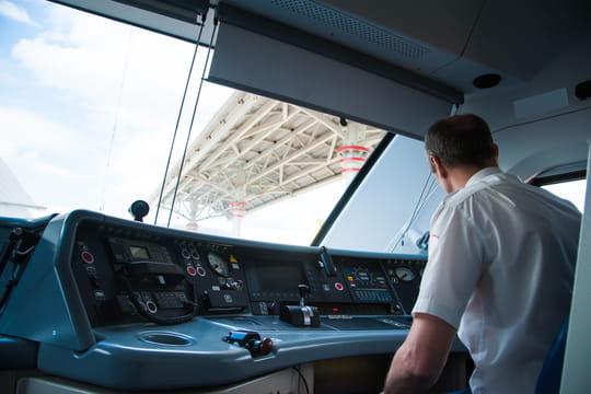 &quot;Conducteur de train &agrave; la SNCF depuis 25&nbsp;ans, voici combien je gagne chaque mois&quot;