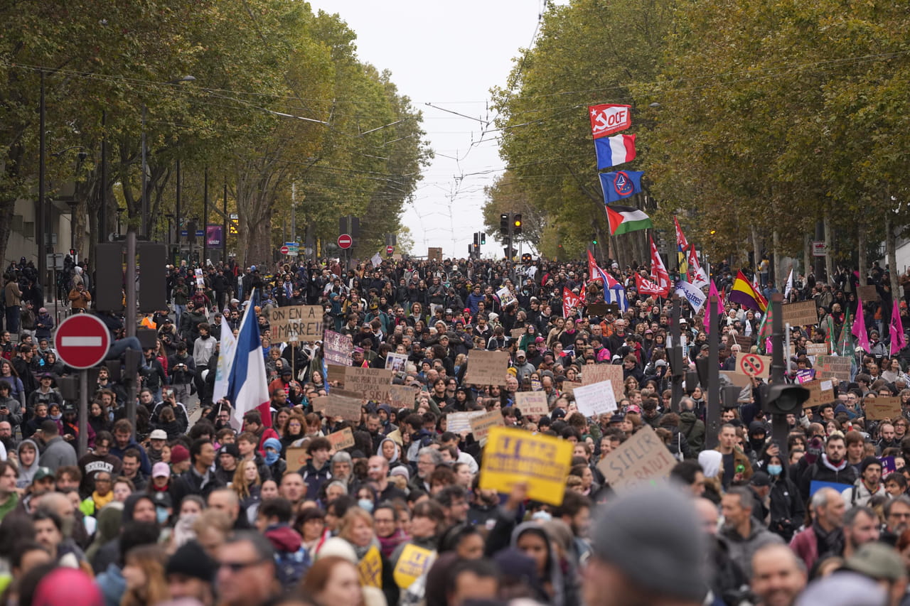 Des manifestations contre le coût de la vie secouent plusieurs pays européens