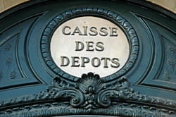 la caisse des dépôts possède des obligations d'etat. 