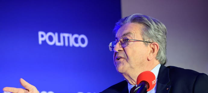 Jean-Luc M&eacute;lenchon promet de poursuivre le gouverneur de la Banque de France pour "trahison" apr&egrave;s ses propos sur la dette