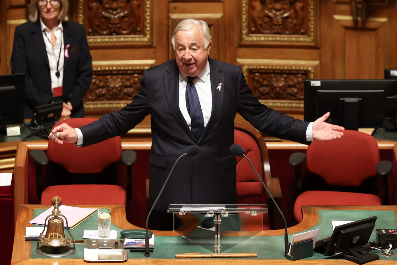 Gérard Larcher évoque l'interdiction de La France insoumise après les violences du 17 octobre