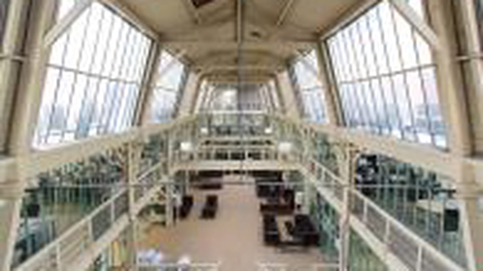 2600 m²