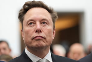 Elon Musk menace les d&eacute;mocrates apr&egrave;s des rumeurs d'enqu&ecirc;tes parlementaires &agrave; son encontre