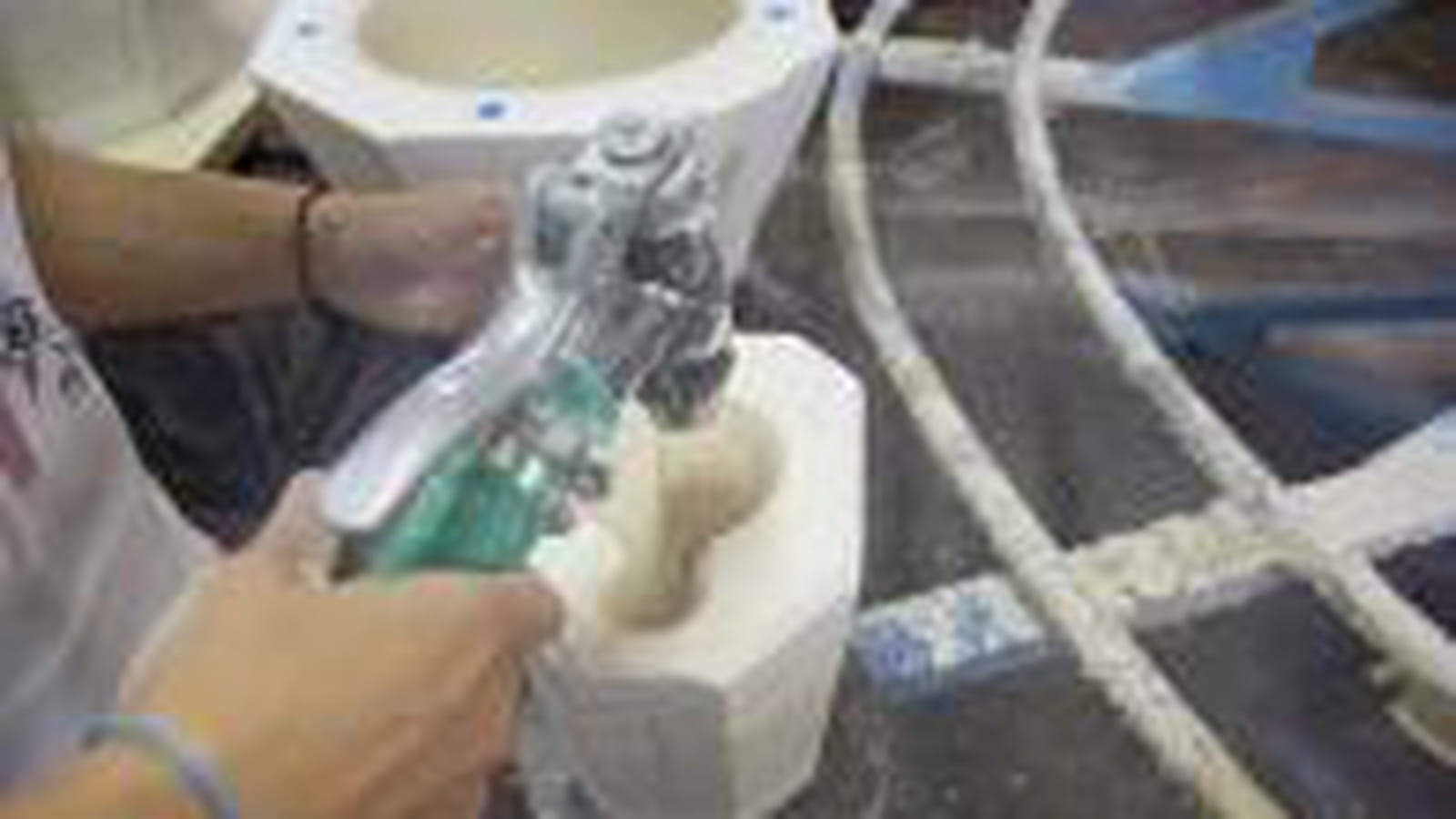 Atelier de coulage sur plâtre