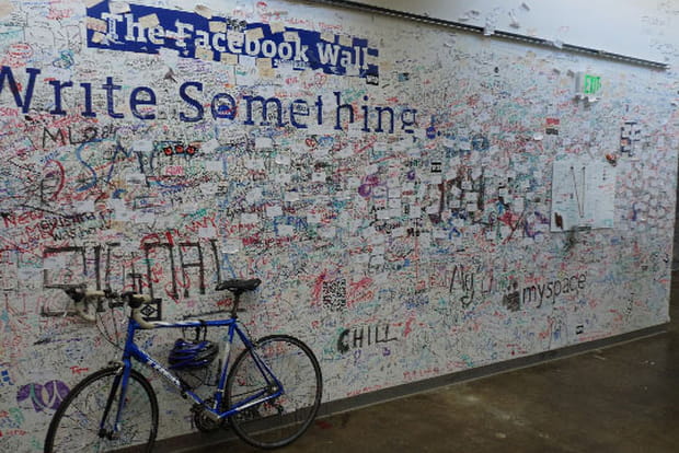 Le Facebook Wall, le mur en pierre du réseau social