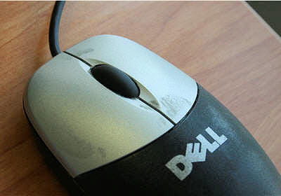 une souris dell simple après des années d'utilisation sans entretien