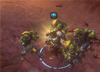 le commandant space marine aux prises avec une bande d'orks
