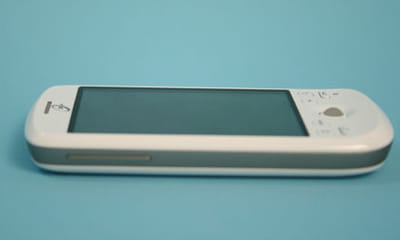 un téléphone ergonomique et léger.