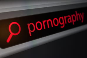 Bruxelles s'attaque aux failles de v&eacute;rification d'&acirc;ge sur les sites pornographiques