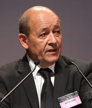 jean-yves le drian, ministre de la défense.