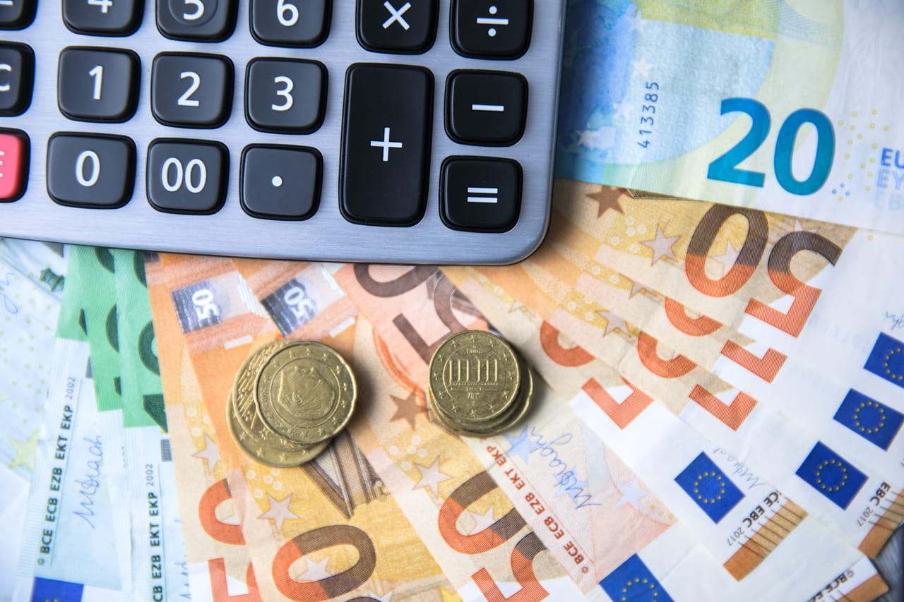 Le gouvernement présente son projet de budget 2027 visant 54 milliards d'euros d'économies