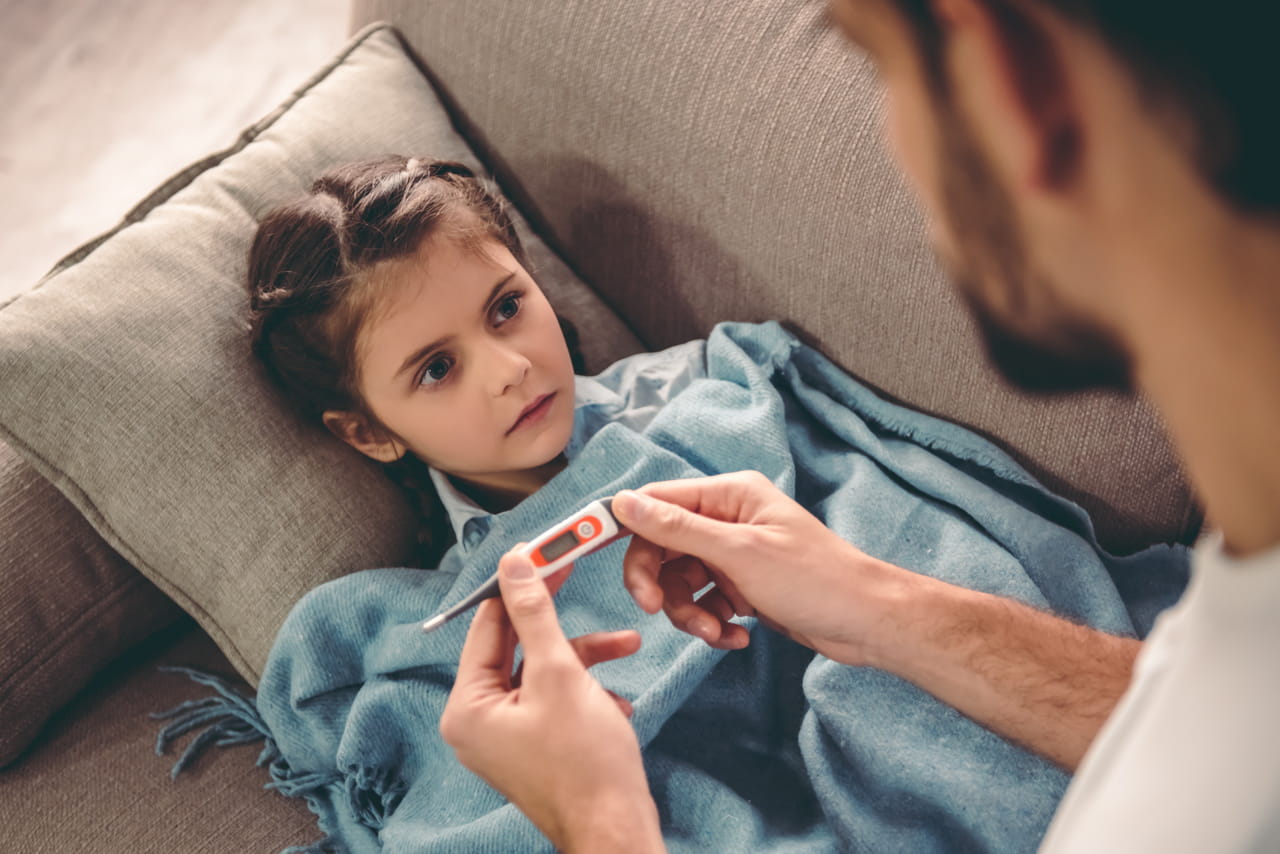 Personne pour garder votre enfant malade ? Voici ce que le Code du Travail vous autorise à faire